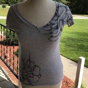 5/$20 Detailed Rose shirt